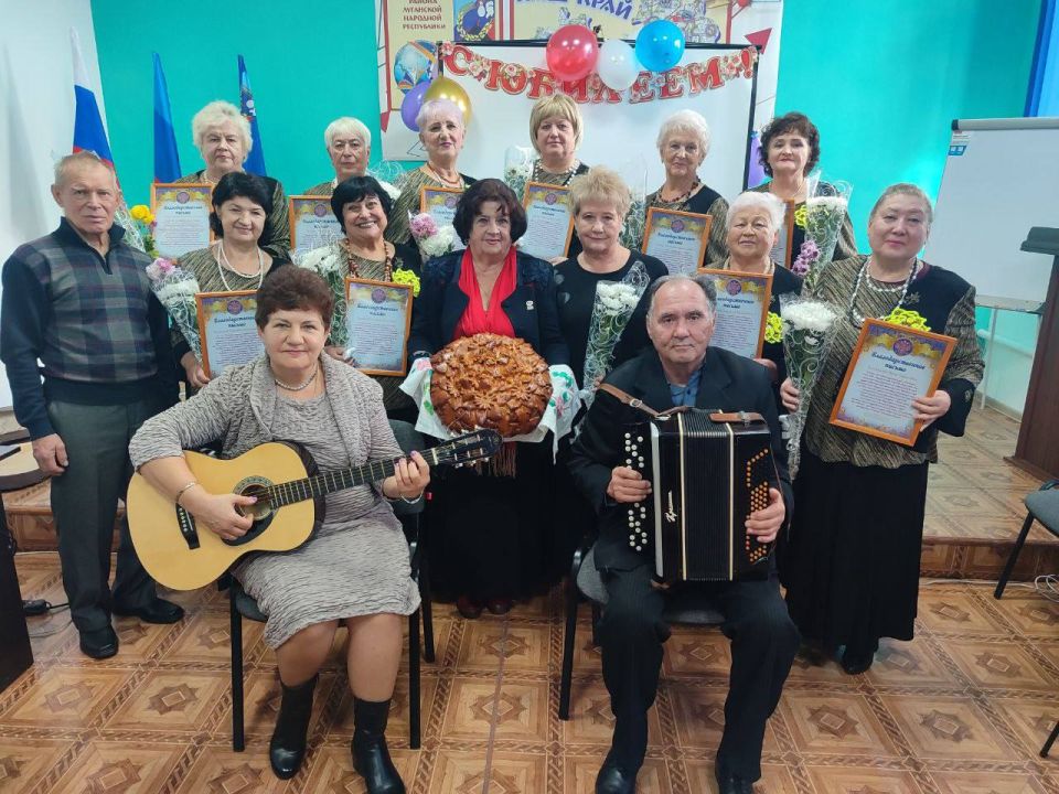 Зинаида Наден: В этот осенний день в городе Перевальске состоялось торжественное мероприятие Юбилей хора ветеранов-30 лет