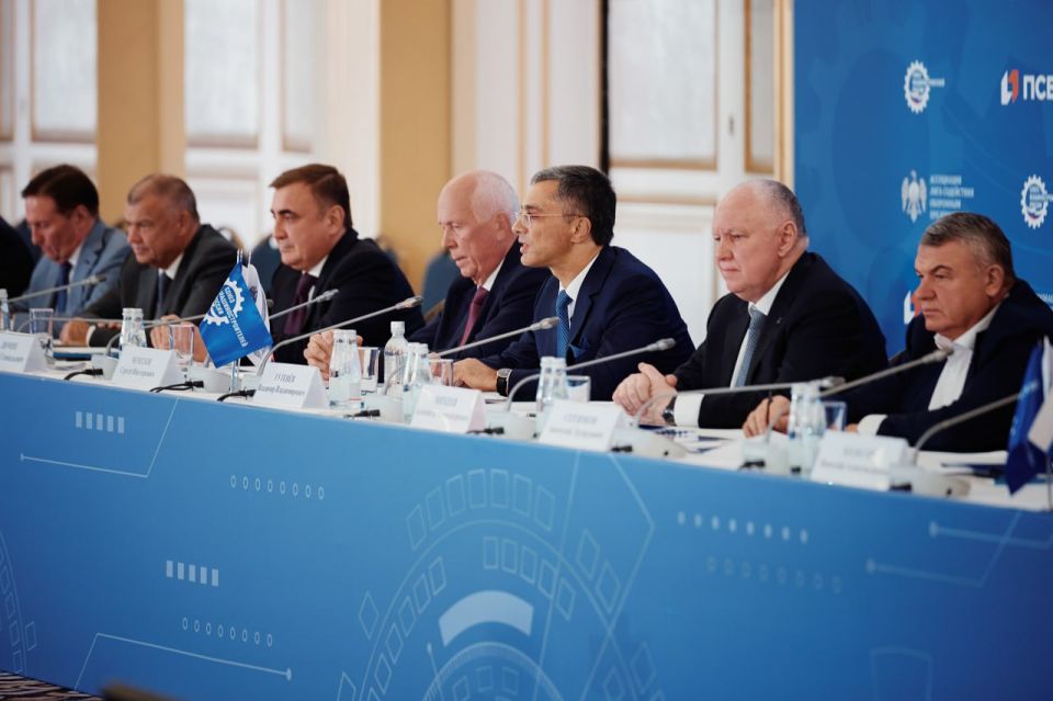 Константин Бутримов: Основными тезисами спикеров при обсуждении темы подготовки кадров с гражданскими и военными компетенциями на заседании Бюро СоюзМаш и Лиги содействия оборонным предприятиям стали: