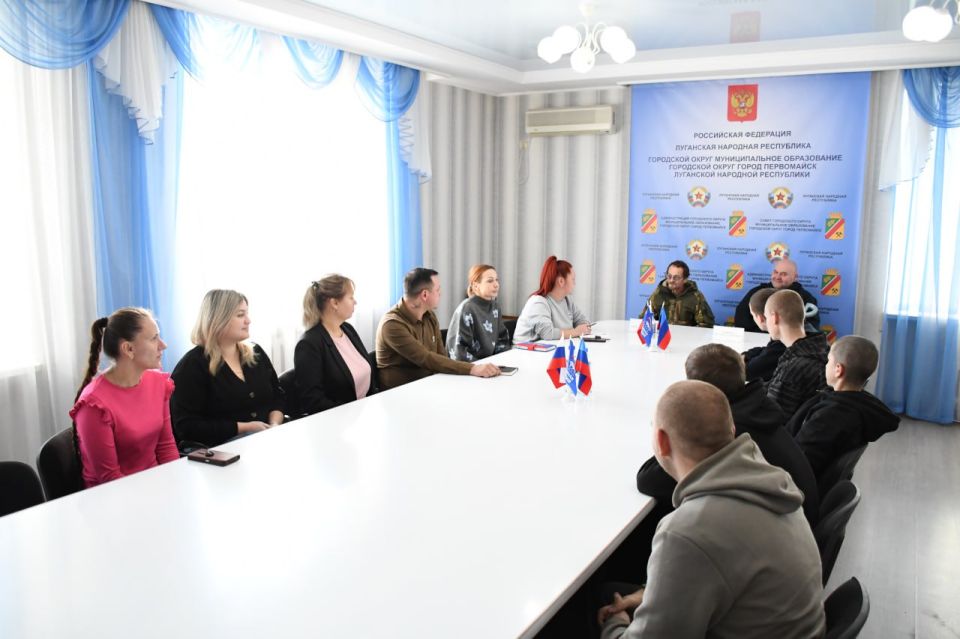 Первомайские единороссы провели встречу общественности с участниками СВО в формате круглого стола «Мои земляки – мои герои»