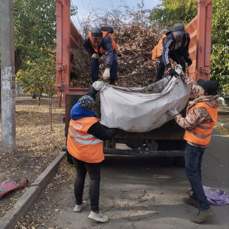 Луганский филиал управляющей компании активно ведёт работы по благоустройству дворов