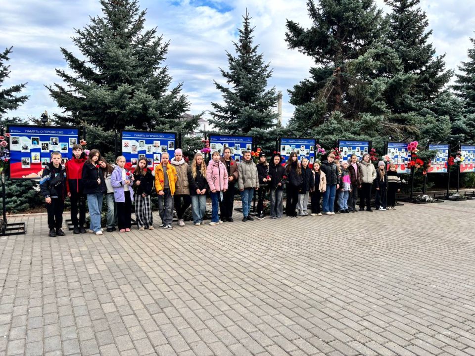 Преподаватели и учащиеся Перевальской ДШИ посетили музей "Молодая гвардия"