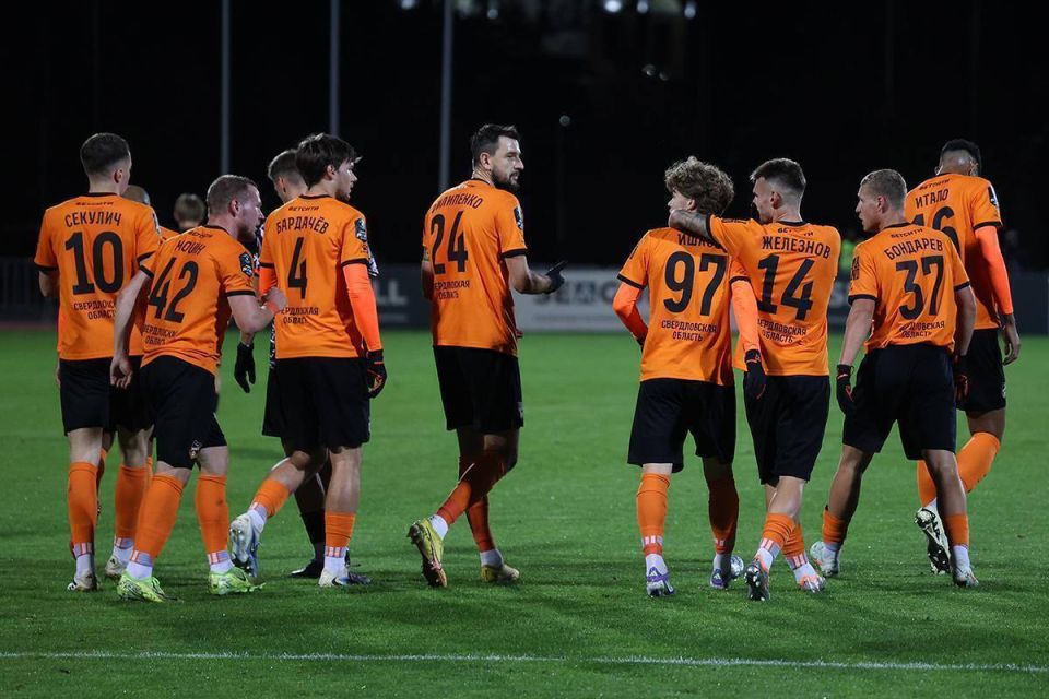 Свердловское правительство избавляется от 50% акций ФК "Урал"