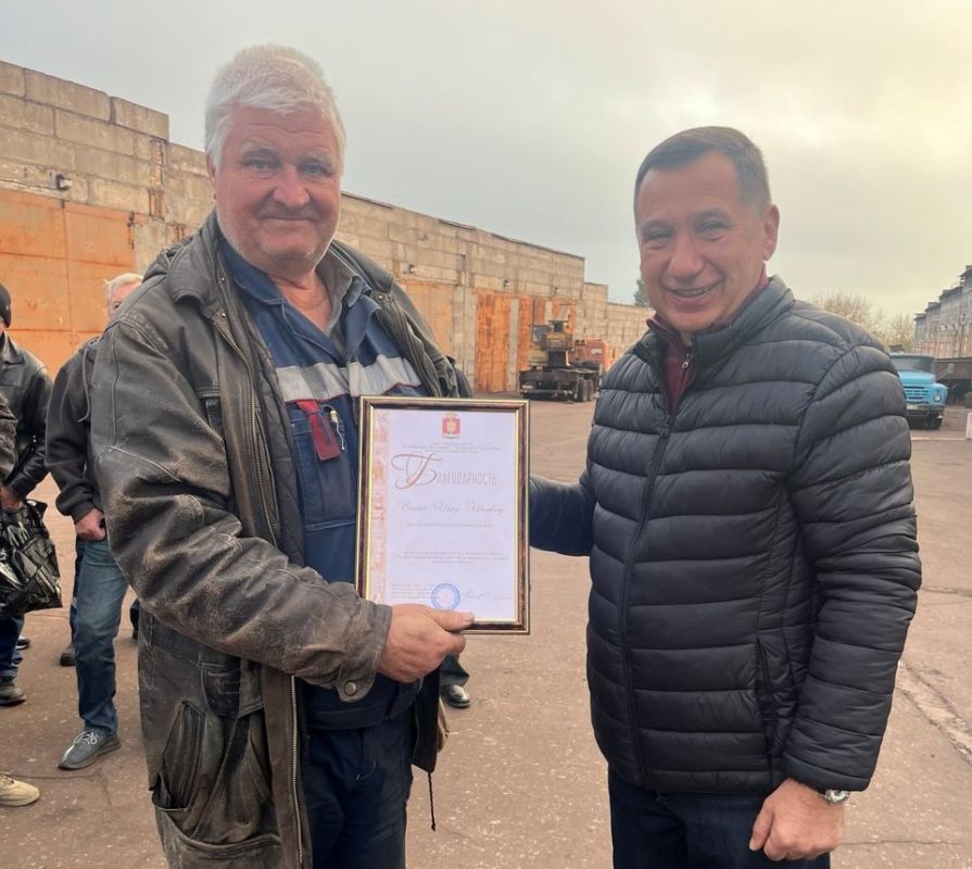 Накануне Дня работника автомобильного и городского пассажирского транспорта сотрудников ООО «ЮГМК» чествовали депутаты Совета городского округа город Алчевск