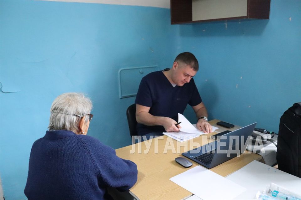 В Свердловском округе работает очередная бригада узкопрофильных врачей из Красноярска