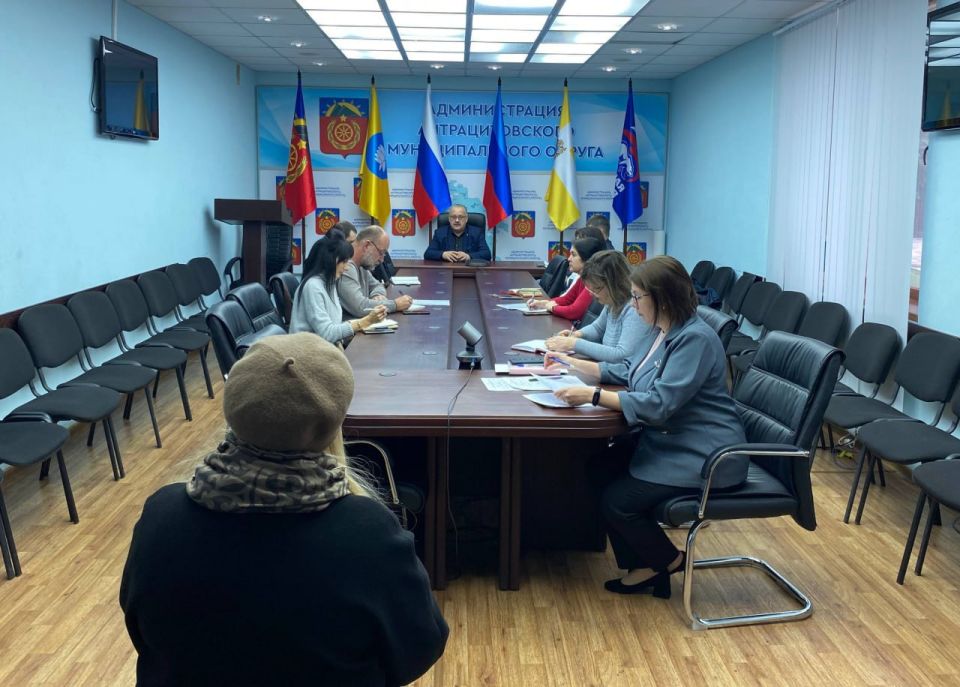 Сергей Саенко: Совместно со своим заместителем Ниязом Нурутдиновым и представителями ключевых структурных подразделений Администрации, муниципальных унитарных предприятий, а также руководителями учреждений и предприятий...