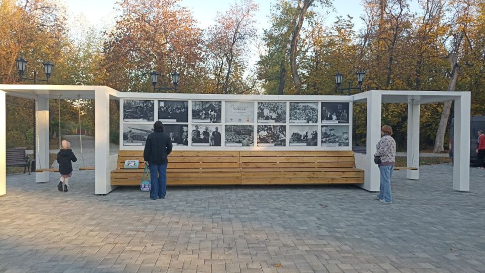 В Антрацитовском муниципальном округе открылась первая уличная выставка «Театральная площадь», созданная Музеем обороны Севастополя при поддержке Министерства культуры Российской Федерации