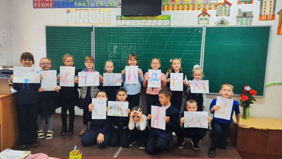 В Лутугинской средней школе №2 прошел мастер-класс «Родная Буквица» для первоклассников