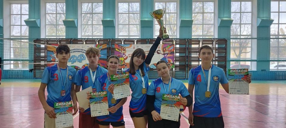 Владимир Чернев: Команда ГБОУ ЛНР "Старобельская СШ №4" завоевала почётное 1 место в региональном этапе Всероссийского фестиваля детского дворового волейбола 44!