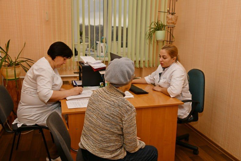 Более 2500 жителей Свердловского муниципалитета получили медицинскую помощь от красноярских врачей в течение этого месяца