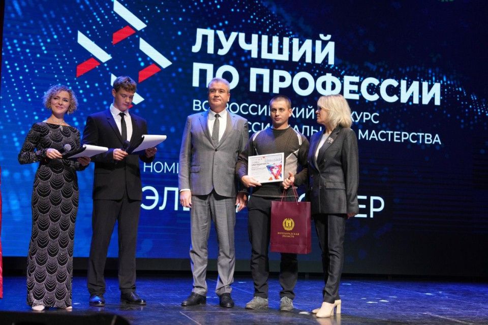 Андрей Рубанцов: Гордимся ровенчанами!. Электромонтер из нашего городского округа достойно представил Луганскую Народную Республику на федеральном конкурсе в Волгограде