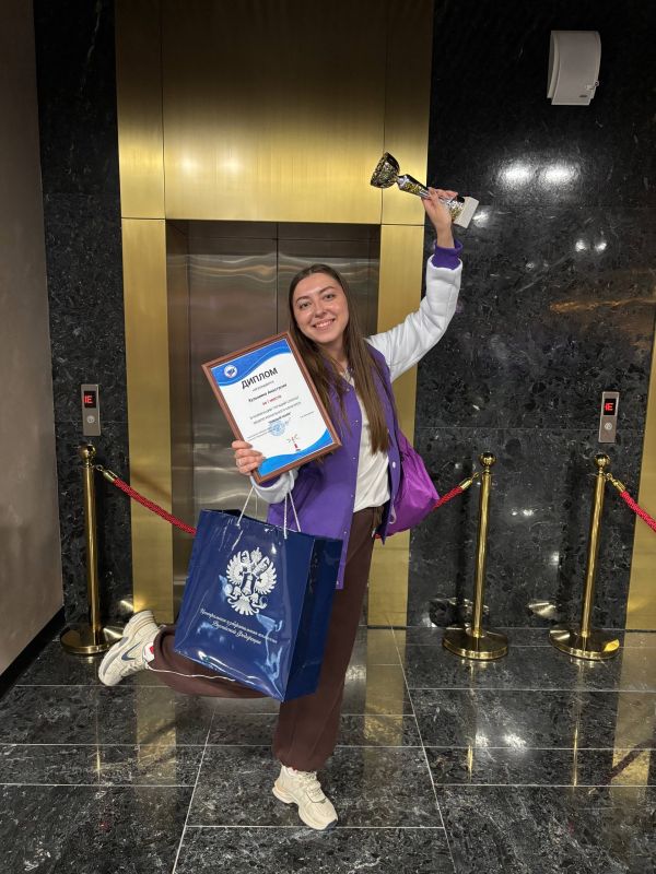 Преподаватель по классу хореографии “Детской школы искусств №2 г. Ровеньки” Анастасия Кузьмина одержала победу в Межрегиональном конкурсе «ЮЖНЫЙ МАЯК» в номинации "Лучший слоган" в г.Сочи на Молодёжном избирательном форуме...