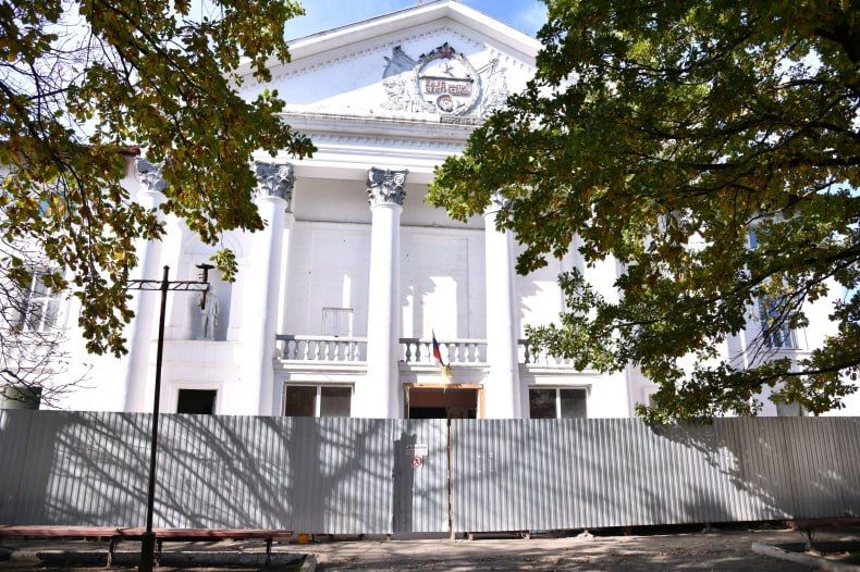 Ремонт Комсомольского поселкового клуба идет полным ходом при поддержке Красноярского края