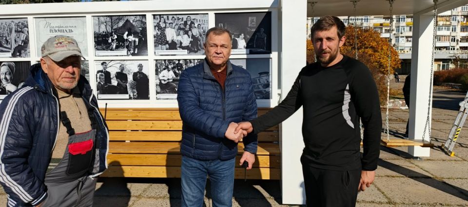 В городе Рубежное открылась уличная выставка «Театральная площадь», посвященная роли искусства в годы Великой Отечественной войны