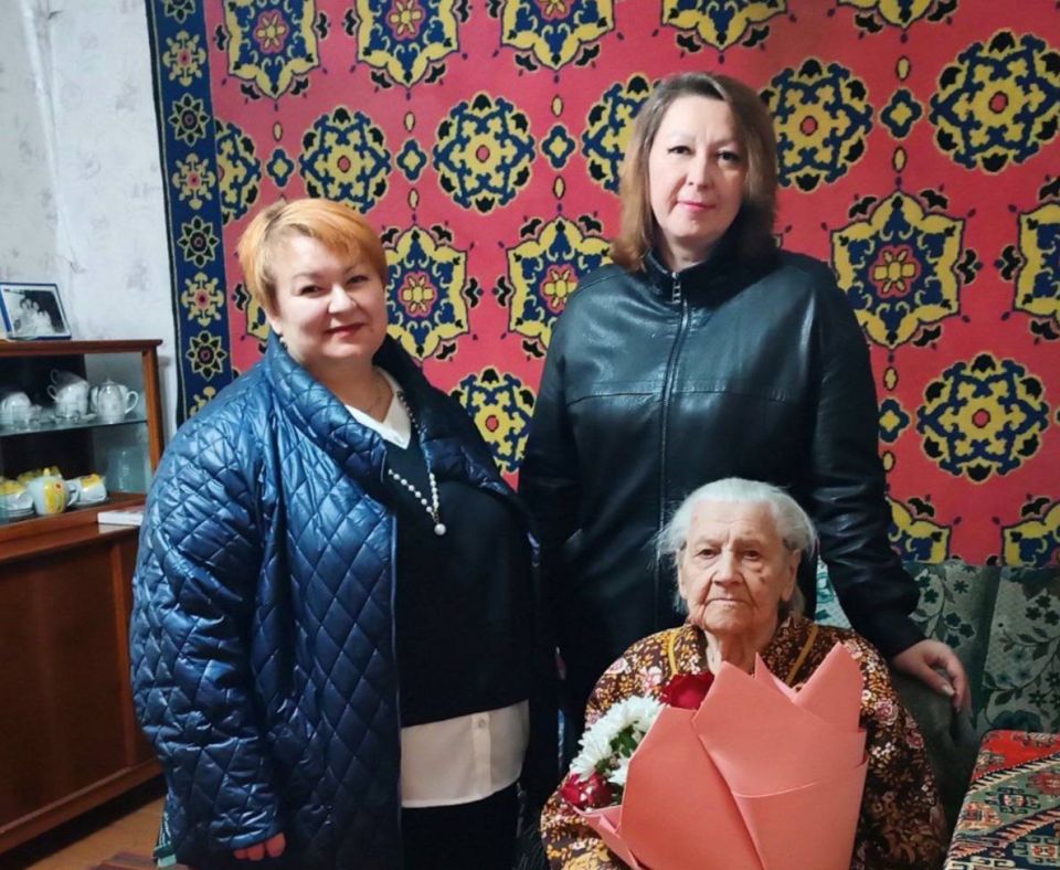 Свой 100 летний юбилей отметила жительница Антрацитовского муниципального округа Шевелёва Вера Пантелеевна