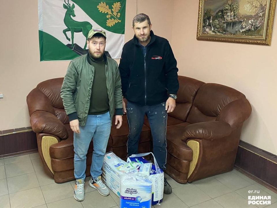 «Эстафета добрых дел». Депутат партии «ЕДИНАЯ РОССИЯ», первичное отделение №1 Олег Черепня откликнулся на просьбу семьи и предоставил необходимую помощь: взрослые подгузники и средства личной гигиены