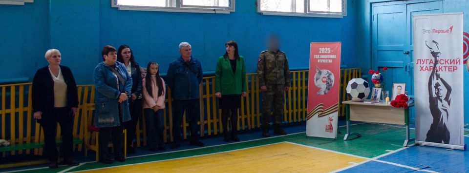 В Лутугинской средней школе № 1 состоялся памятный турнир по мини-футболу