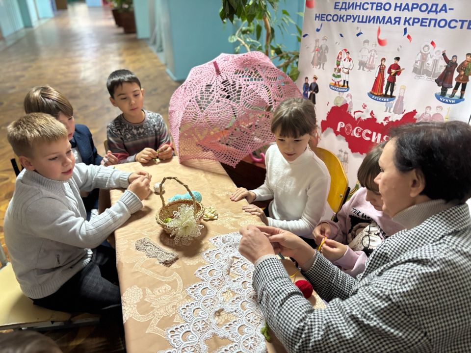 28 октября, в рамках недели популяризации уникальных культур, ремёсел, традиций и языков народов Российской Федерации, в Ровеньковской школе № 3 учитель начальных классов провела увлекательный мастер-класс по вязанию кружева...