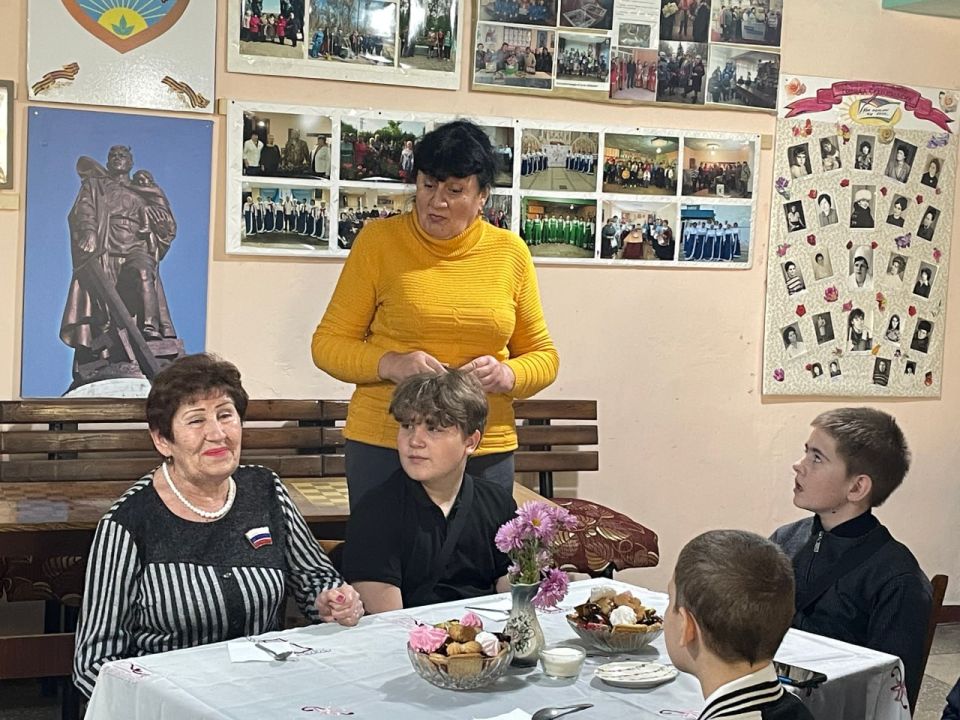 "Мы за чаем не скучаем": встреча поколений в Суходольске
