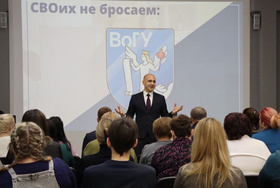 «Мы должны сделать все, чтобы сегодняшние дети и вообще все наши граждане гордились тем, что они наследники, внуки, правнуки победителей. Знали героев своей страны и своей семьи, чтобы все понимали, что это часть нашей жизни»