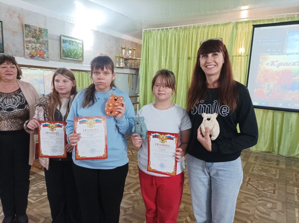 В Лутугинском муниципальном округ прошла олимпиада «Краски родного края»