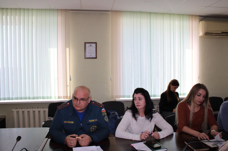 В Администрации городского округа город Ровеньки было проведено заседание антитеррористической комиссии