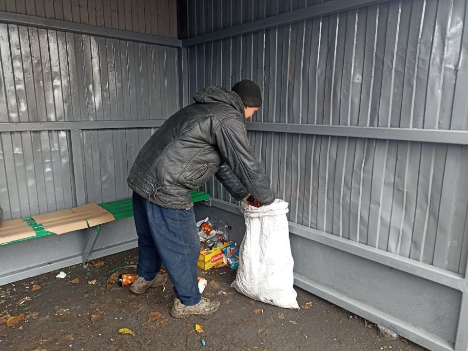 На территории пгт. Новодарьевка продолжаются работы по благоустройству территории