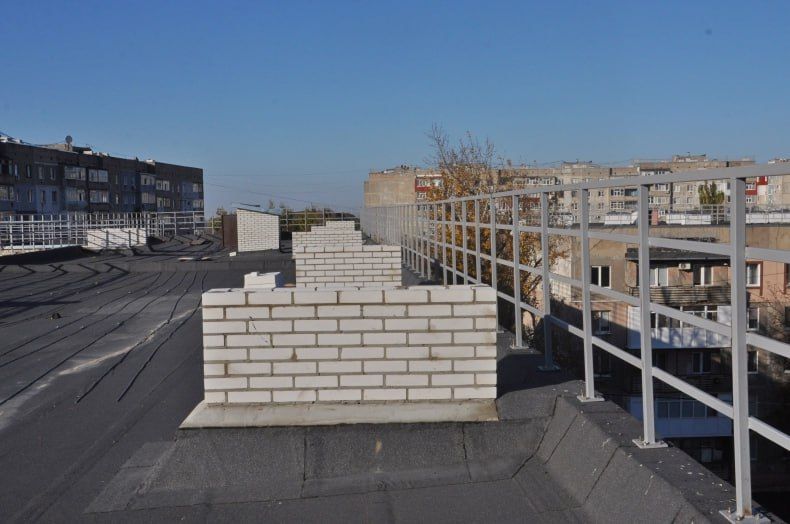 Преображение кровель на МКД благодаря Красноярскому краю продолжается