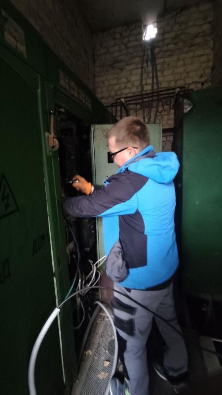 Электрики Удмуртии провели работы по ремонту электропроводки в Лутугинской музыкальной школе