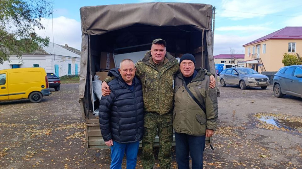 Вячеслав Третьяков: Депутат Народного Совета ЛНР Юрий Юров совместно с Председателем Совета, депутатом партии "Единая Россия" Александр Фещенко встретили второй за неделю гуманитарный груз для Кременского округа