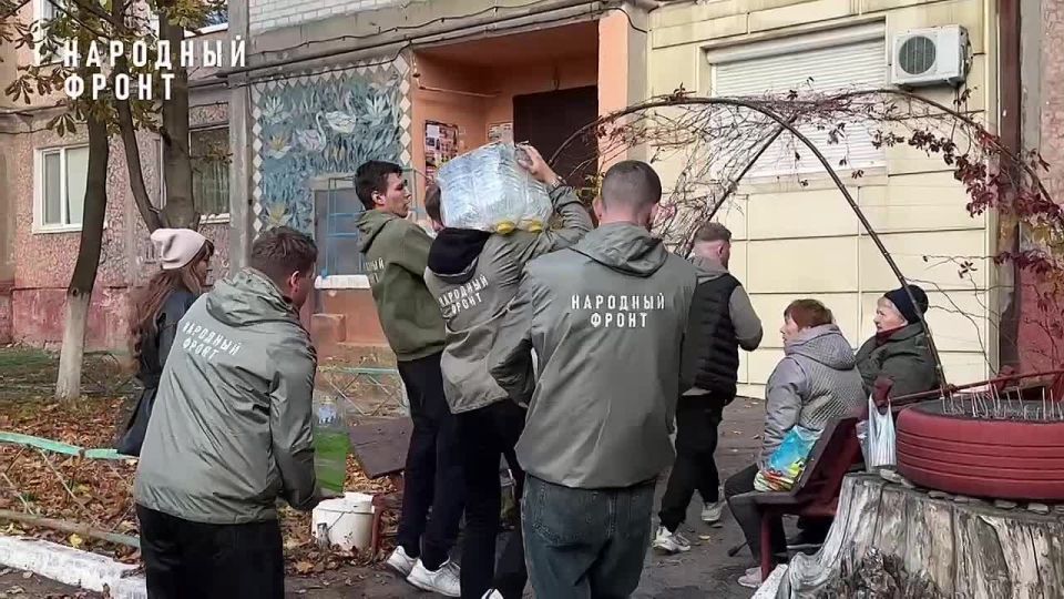 Народный фронт доставил более 5 000 литров питьевой воды жителям Антрацита!