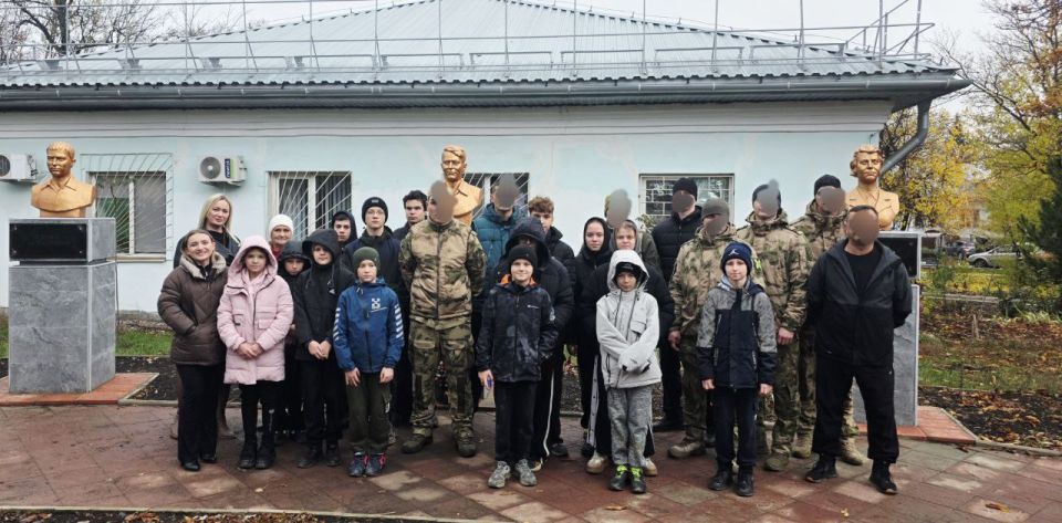 В стенах музея «Памяти погибших», где каждый экспонат дышит историей и хранит в себе отголоски героических подвигов, прошла особенная встреча