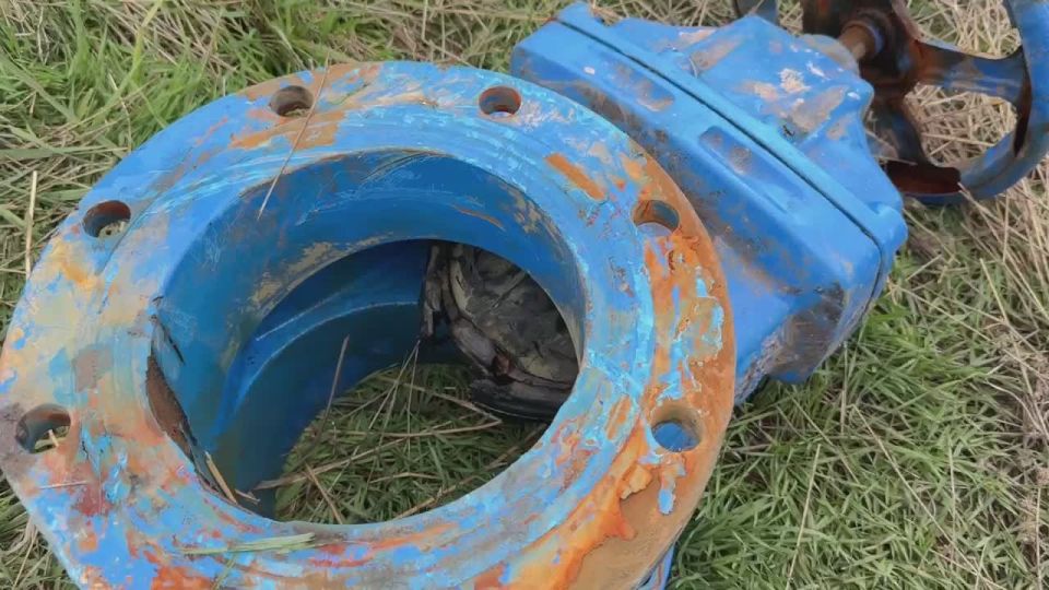 Бригада Петровского производственного участка ГУП ЛНР "Лугансквода" завершили работы на Петровском магистральном водоводе