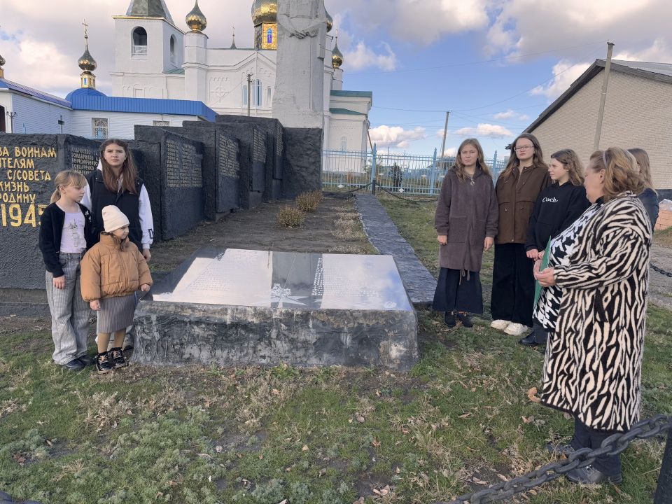 Сотрудники Благовского сельского дома культуры провели час истории «О том, что дорого и свято»