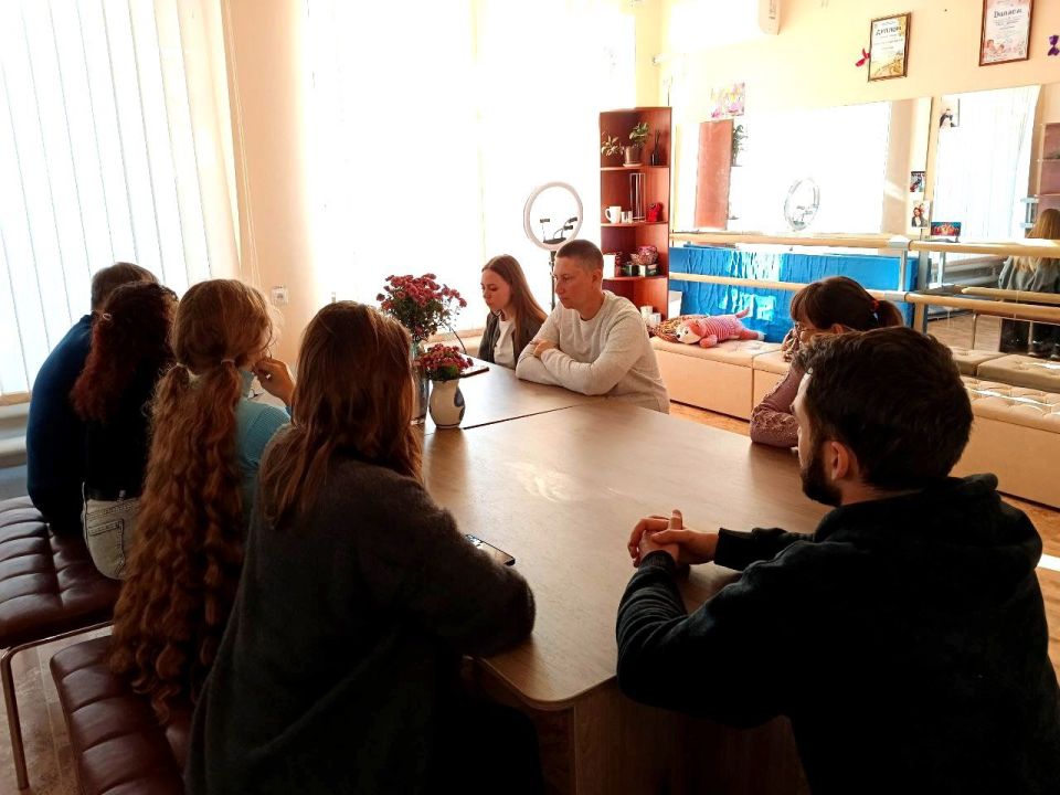 Константин Бутримов: В Новоайдарском муниципальном округе прошла встреча с работающей молодежью в рамках партийного проекта «Единая Россия» «Выбирай свое»