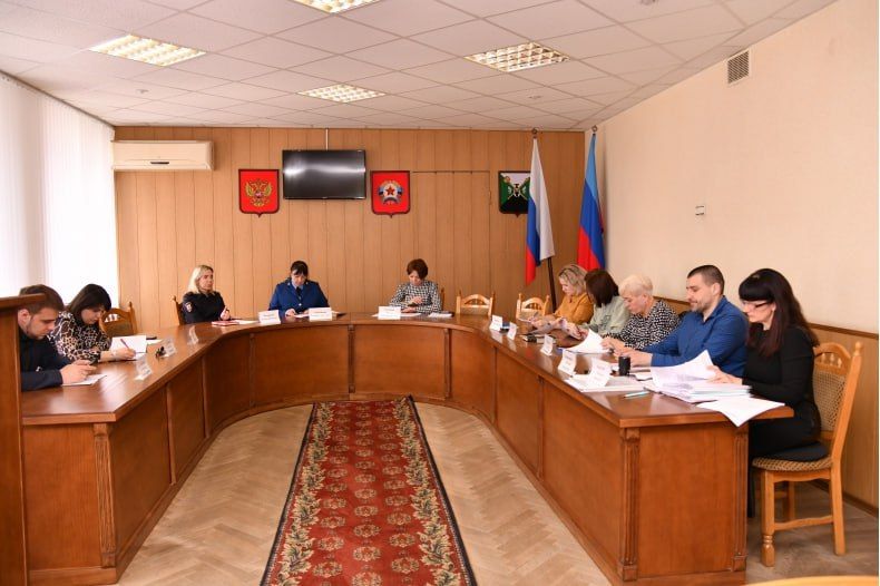 Проведено заседание Комиссии по делам несовершеннолетних и защите их прав