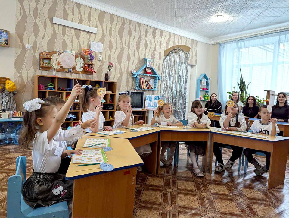 Сегодня в детском саду «Ладушки» прошло открытое занятие кружковой деятельности «Английский для дошколят»