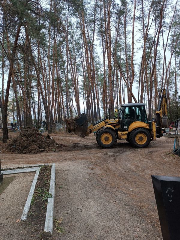 В рамках подписанного постановления о благоустройстве территорий кладбищ учреждения приступили к масштабным мероприятиям по приведению их в нормативное состояние