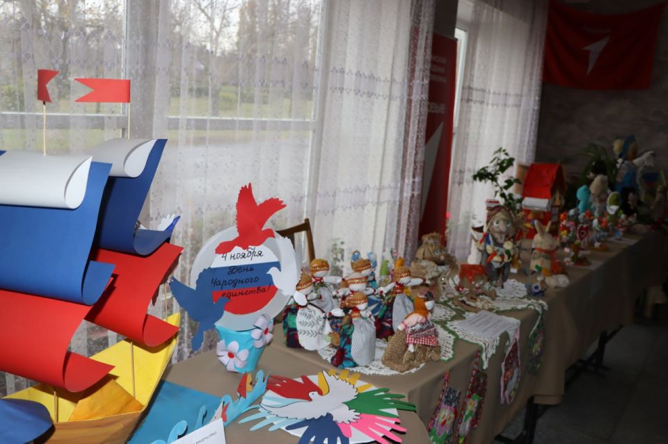 «Палитра единства»: в Лутугинской музыкальной школе прошёл районный фестиваль искусств