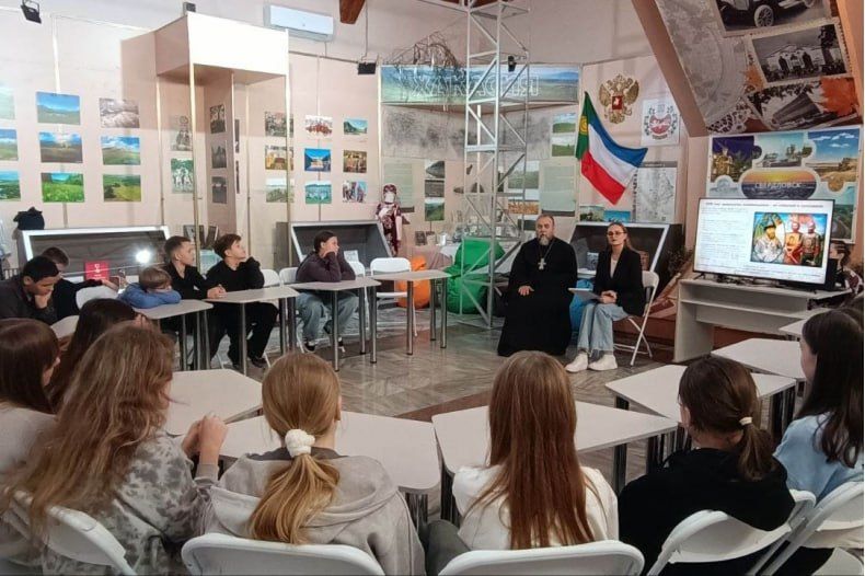 Видеолекторий «В единстве народа - будущее России» провели в Свердловском краеведческом музее