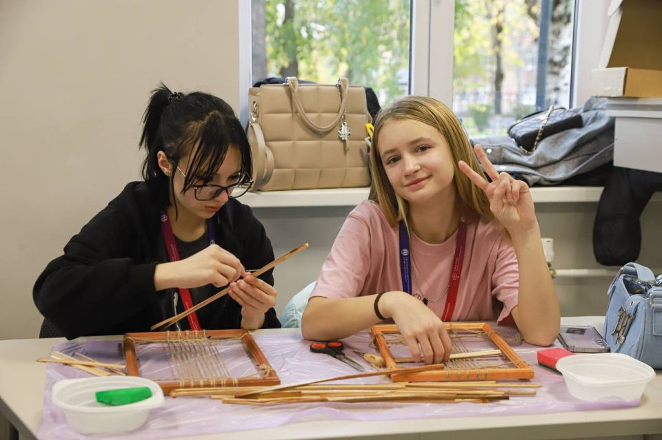 С 24 по 28 октября ученица 8-В класса ГБОУ ЛНР " Лутугинская СШ 1" Маслий Афродита представляла Луганскую Народную Республику на IV Южно-Российской математической олимпиаде «Ассара» для девочек, проходившей в городе Майкоп