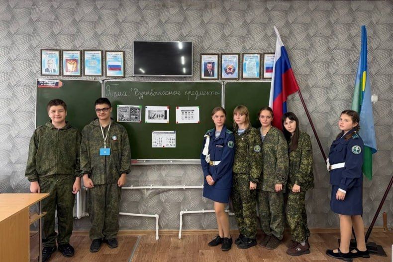 В Свердловской СШ №8 проведен единый классный час «Осторожно! Взрывоопасные предметы!»