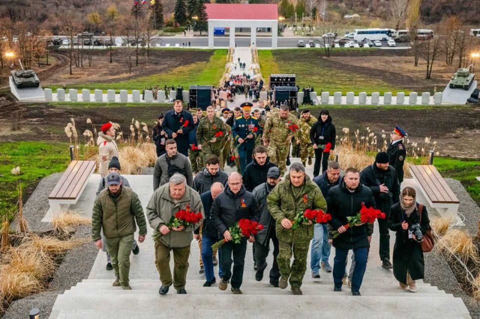 Виктор Водолацкий: В Луганской Народной Республике прошла неделя, насыщенная важными событиями, отражающими стремление региона к сохранению исторической памяти и укреплению социальной сферы