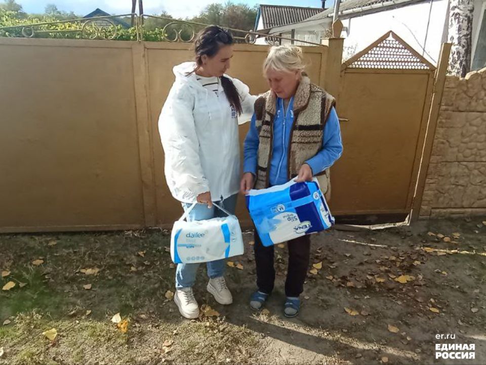 «Эстафета добрых дел». Координатор "Женского движения" Руслана Боярская в преддверии Дня народного единства совершила поездку в село Епифановка Кременского округа