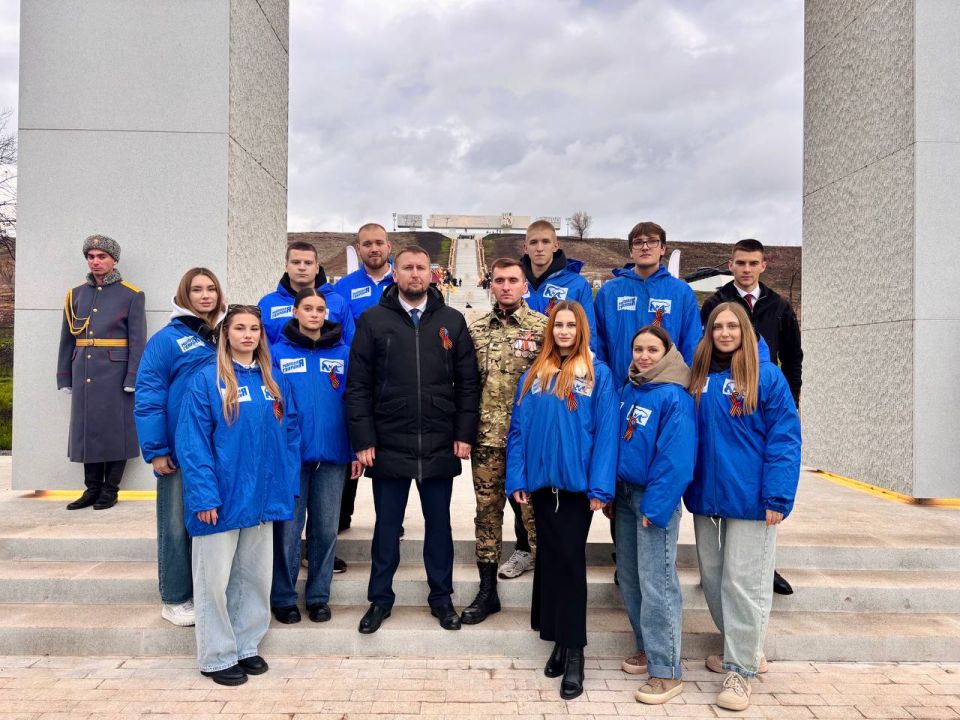 Командой Молодой Гвардии Единой России приняли участие в торжественном открытии обновленного Мемориального комплекса на реке Миус