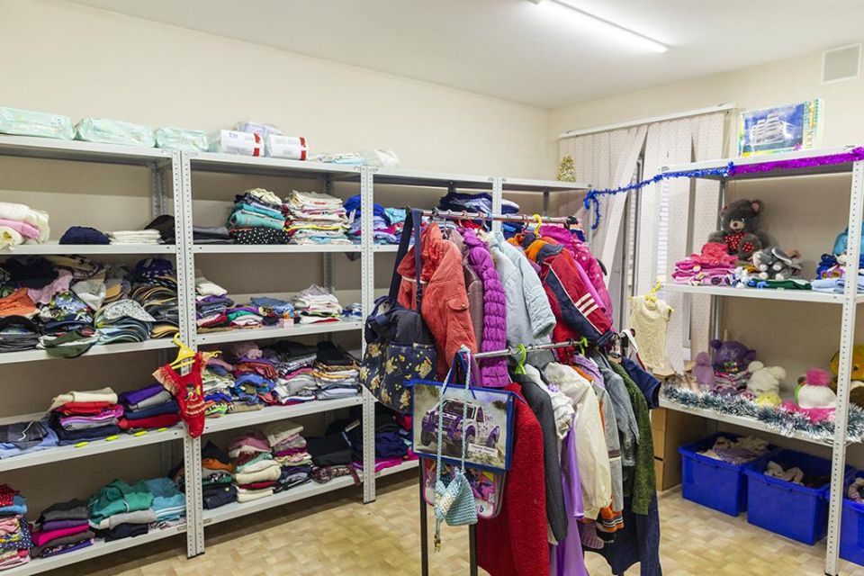 Жители Калмыкии отправили в Антрацит 180 кг детской одежды