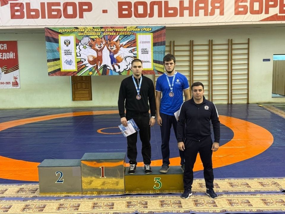 Тренер из Лисичанска завоевал бронзовую медаль на XIX Всероссийском турнире по вольной борьбе