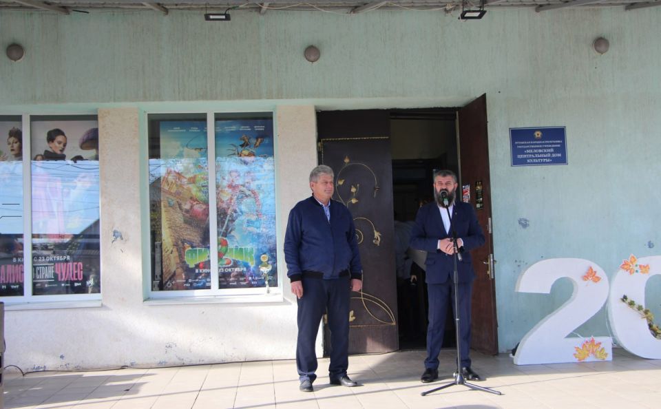 В честь Дня народного единства, у стен Дома культуры состоялся по-настоящему душевный и яркий концерт! Несмотря на осеннюю прохладу, атмосфера была теплой и праздничной, согретой улыбками и талантом наших земляков