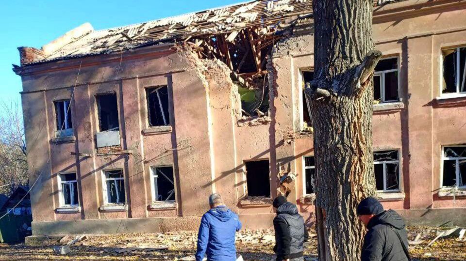 ВСУ ударили по многоквартирному дому в Свердловске – жильцов эвакуируют