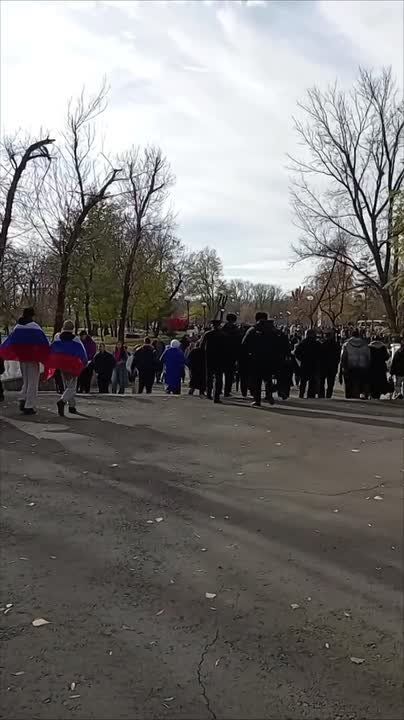 Луганск отмечает День народного единства вместе со всей Республикой!