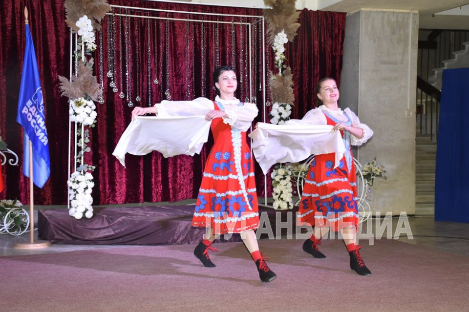 Россия объединяет: в Краснолучском округе отмечают День народного единства